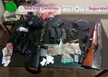 Autoridades federales detienen a nueve personas y aseguran droga, armas y vehículos en Sinaloa