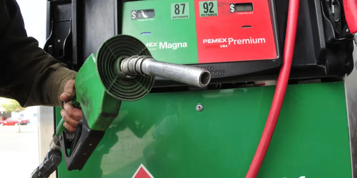 Gobierno renovará acuerdo para topar a 24 pesos la gasolina magna