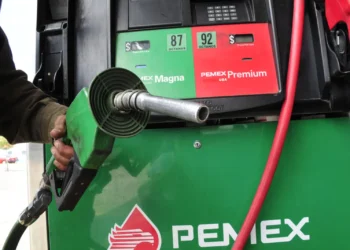 Gobierno renovará acuerdo para topar a 24 pesos la gasolina magna