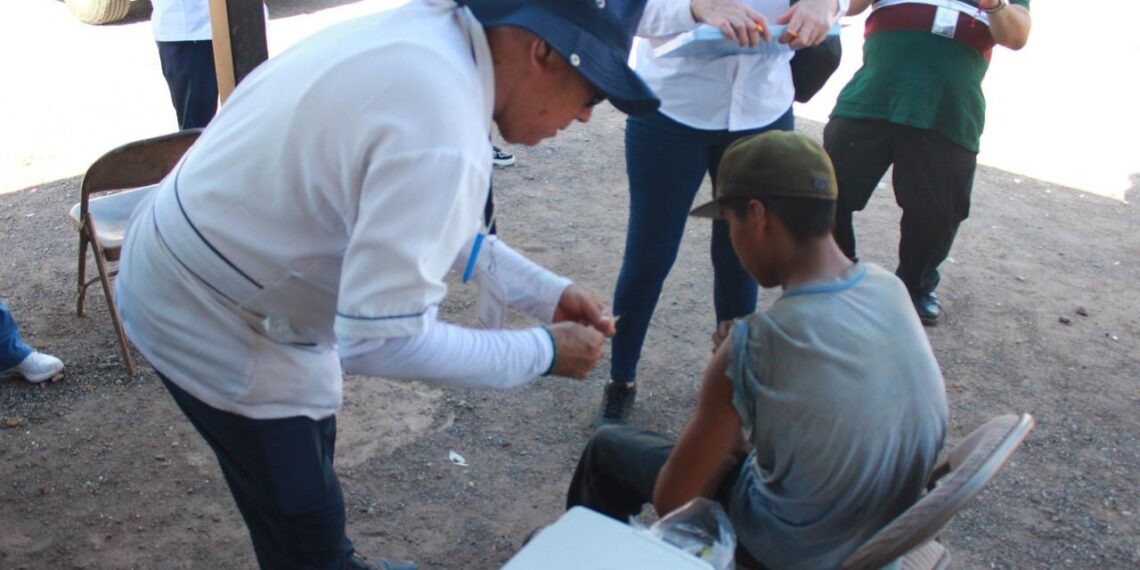 Aplican más de mil 400 vacunas contra el sarampión en jornada extraordinaria en Juan José Ríos