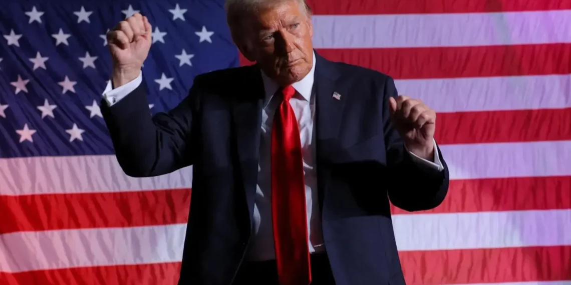 Trump dona el primer salario de su segundo mandato a la renovación de la Casa Blanca