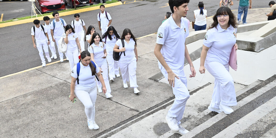 La Facultad de Medicina de la UAS lleva a cabo curso de inducción para los más de 800 jóvenes que iniciarán la Licenciatura de Medicina General