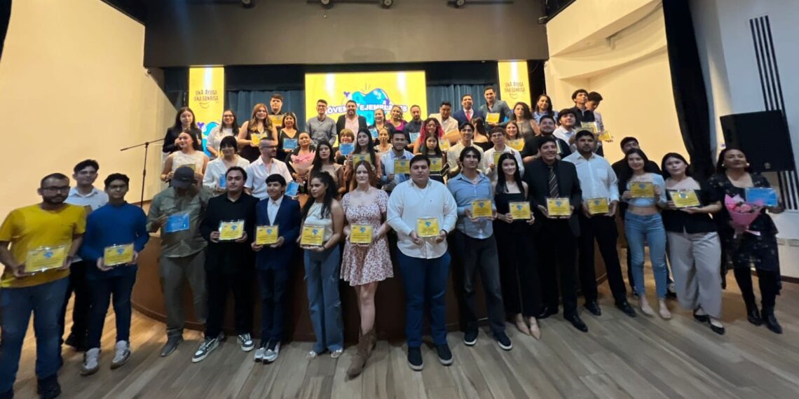 Reconocen a 52 jóvenes ejemplares de Sinaloa en Los Mochis – NR | NOTICIAS