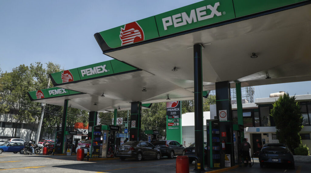 Sheinbaum afirma que desabasto de gasolina en CDMX y otros estados “ya se resolvió”