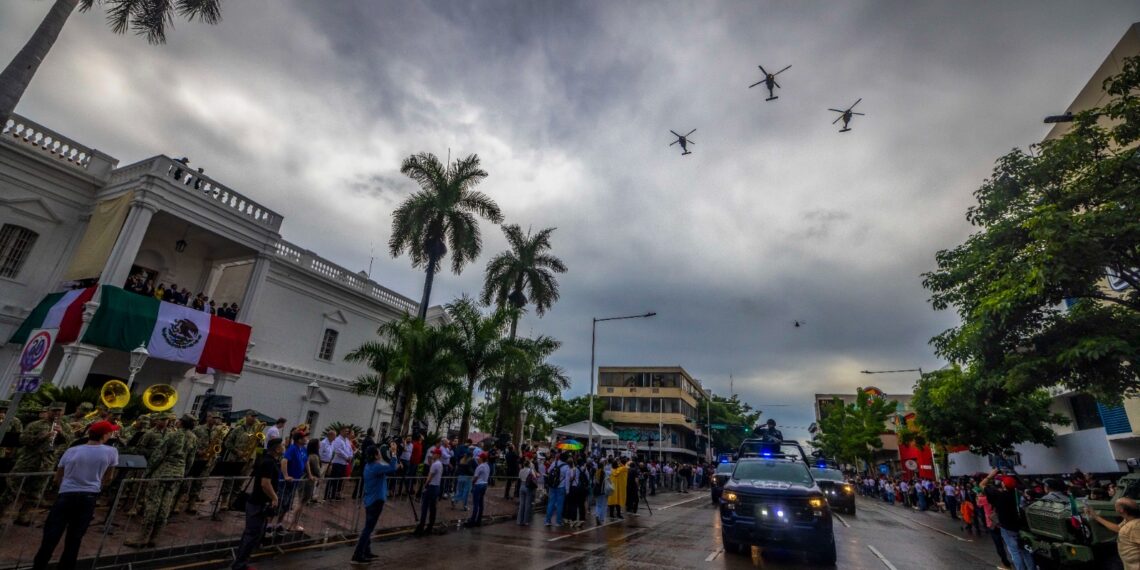 Presencia Gobernador Rocha desfile conmemorativo al 215 aniversario de la Independencia de México