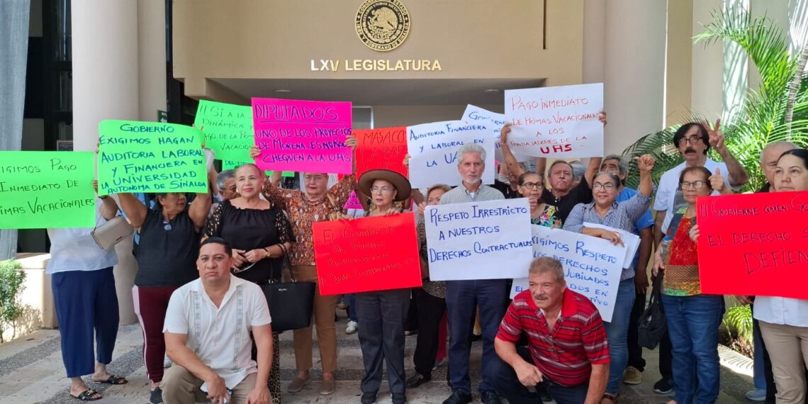 Jubilados de la UAS denuncian desvío de recursos y “aviadores” en la nómina