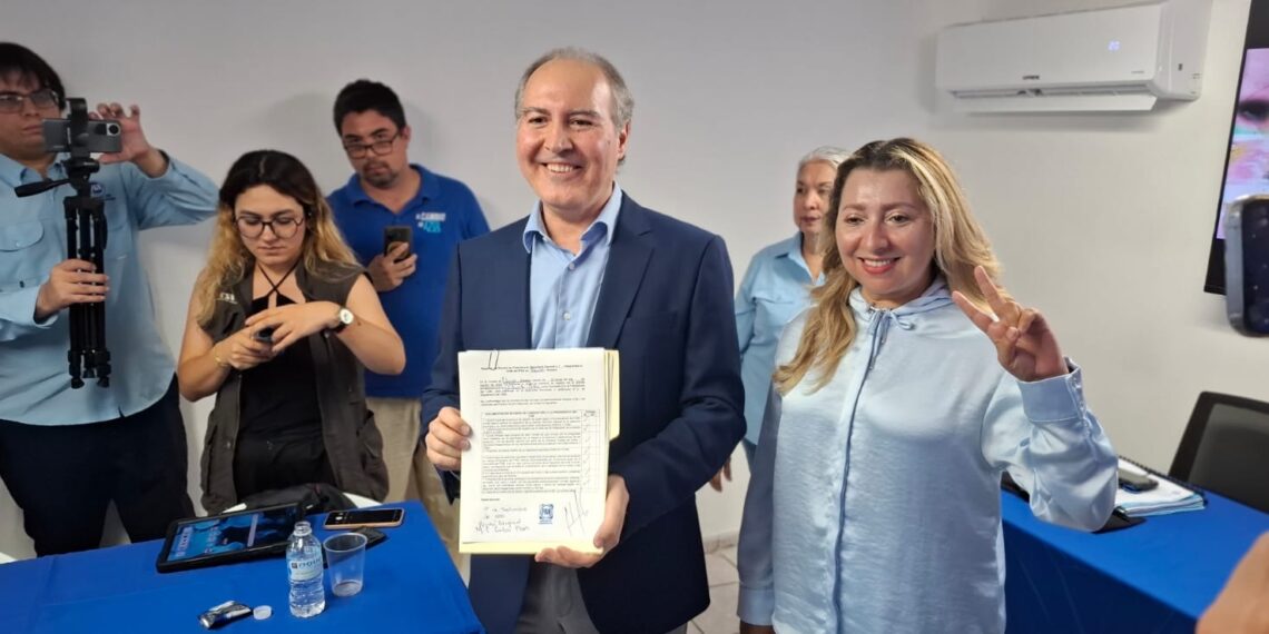 Eduardo Ortiz Hernández se registra como aspirante a la dirigencia del PAN en Culiacán