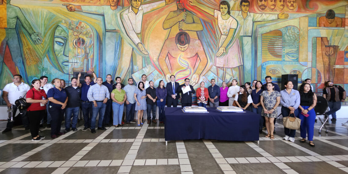Con las tradicionales mañanitas y un gran pastel, la Biblioteca Central “Eustaquio Buelna Pérez” festejó el 38 aniversario de su fundación