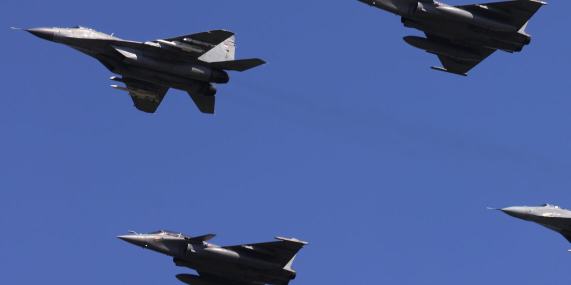 Cazas de EE.UU. rastrean bombarderos rusos que volaban cerca de Alaska