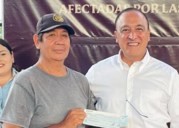 Más de 600 familias ahomenses afectadas por las lluvias reciben sus cheques de apoyo