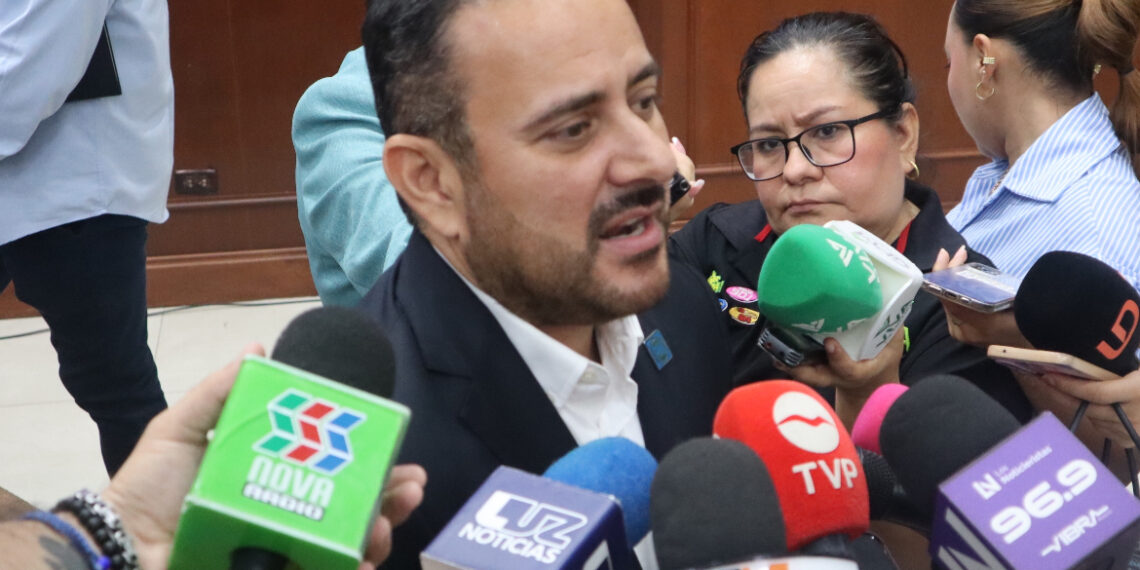 Diputado Jorge González exige atención federal tras violencia en hospitales de Culiacán