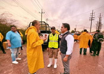 Gobierno de Sinaloa entrega apoyos a familias afectadas por lluvias de “Lorena”