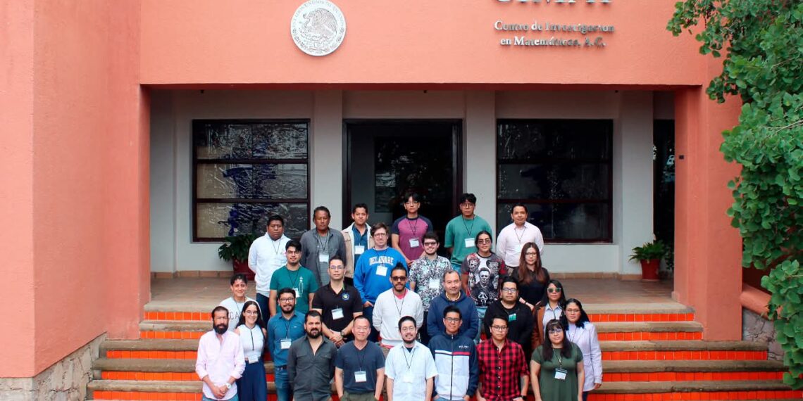 Investigador de la UAS realiza visita al Centro de Investigación en Matemáticas, como organizador del Seminario de Matrices Aleatorias