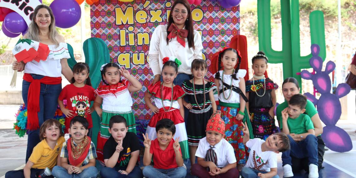 Al grito de ¡Viva México!, el Jardín de Niños de la UAS conmemora las fiestas patrias presentando un colorido evento con Mariachi Infantil