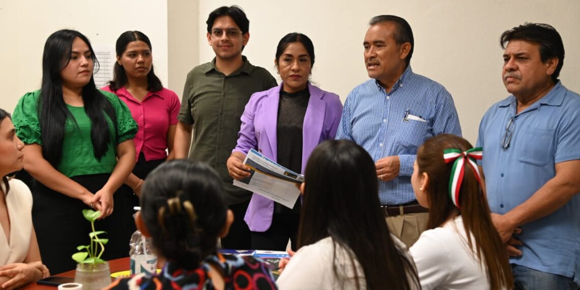 Socializan dependencias universitarias programas de Sostenibilidad, Reciclaje y Reto Mejora: Cuida tu espacio en las oficinas del Campus Rafael Buelna