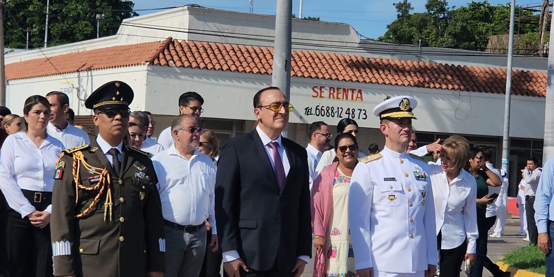 Lucido Desfile Cívico Militar del 215 Aniversario de la Independencia de México en Los Mochis