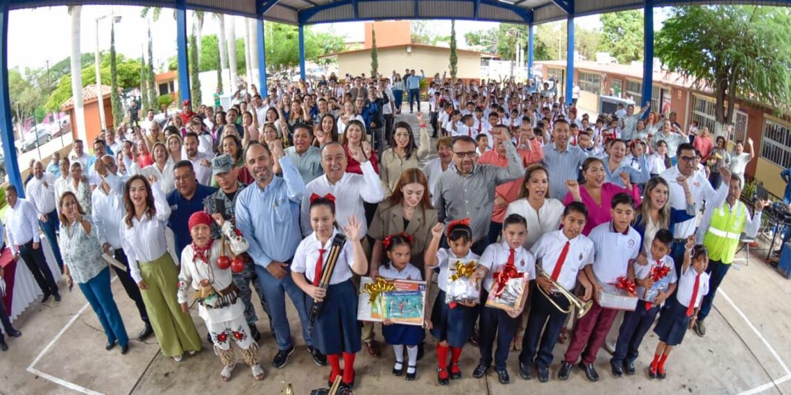 Antonio Menéndez encabeza inicio de ciclo escolar en Ahome