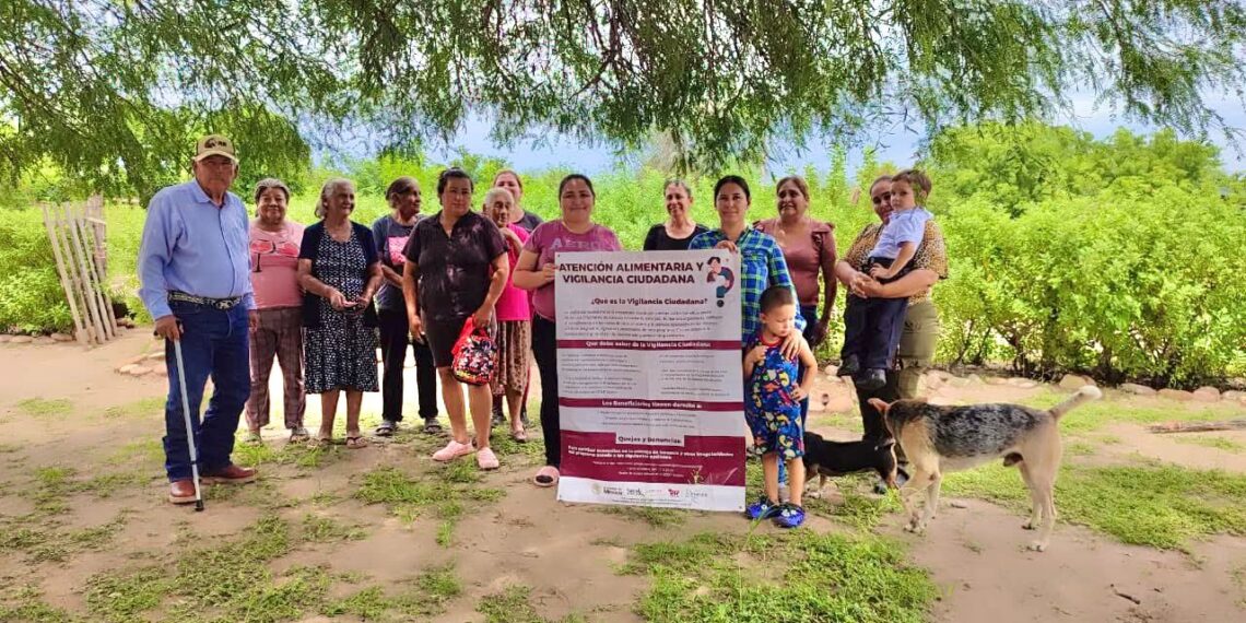 DIF El Fuerte entrega 180 despensas a familias de La Cruz de Vibajaqui