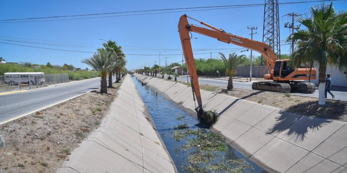 Gobierno Municipal gestiona con SEMARNAT autorización para desazolvar Dren Juárez