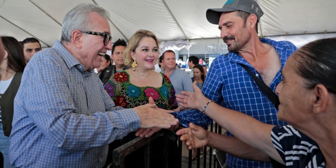 Gobernador Rocha recibe a miles de sinaloenses en Palacio de Gobierno en las Brigadas del Bienestar y Kermés Mexicana