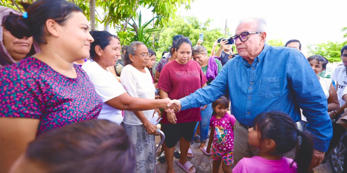 A nadie se les va a dejar de ayudar, señala Gobernador Rocha ante afectados por lluvias en Ahome