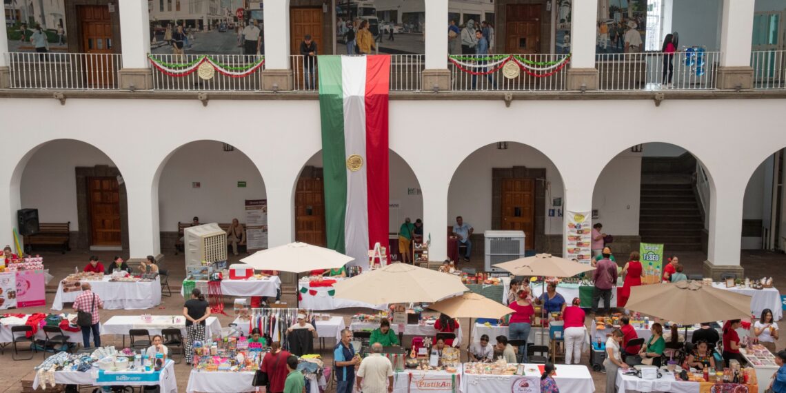 Bazar Patrio impulsa a más de 100 mujeres emprendedoras en Culiacán