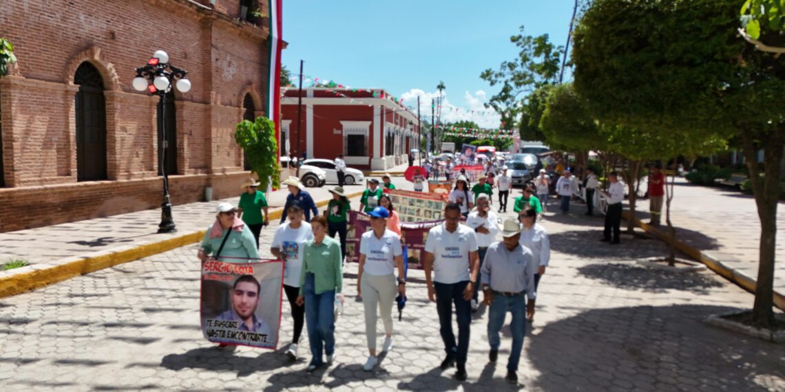 Autoridades municipales brindan acompañamiento en marcha de las Rastreadoras de El Fuerte