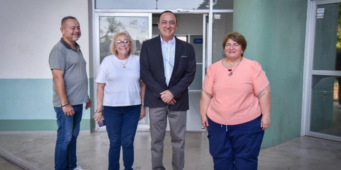 Alcalde Antonio Menéndez entrega medicamento vital a pacientes de Hemodiálisis en el Hospital General
