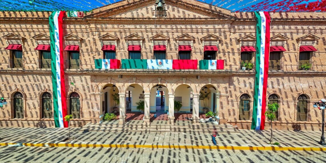 El Pueblo Mágico de El Fuerte luce radiante y colorido para La Fiesta de México
