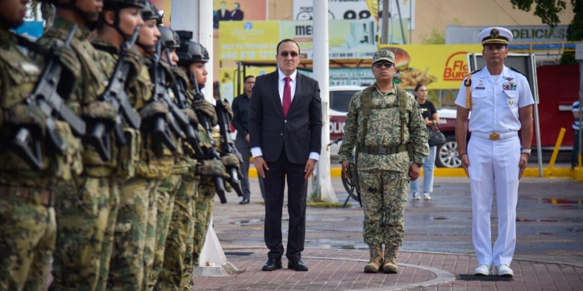 Autoridades, ciudadanos y Fuerzas Armadas conmemoran 215 Aniversario del inicio de Independencia