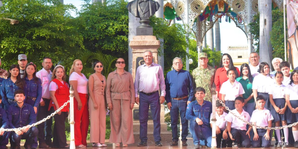 Gobierno de El Fuerte conmemora el 215 aniversario de la Independencia de México