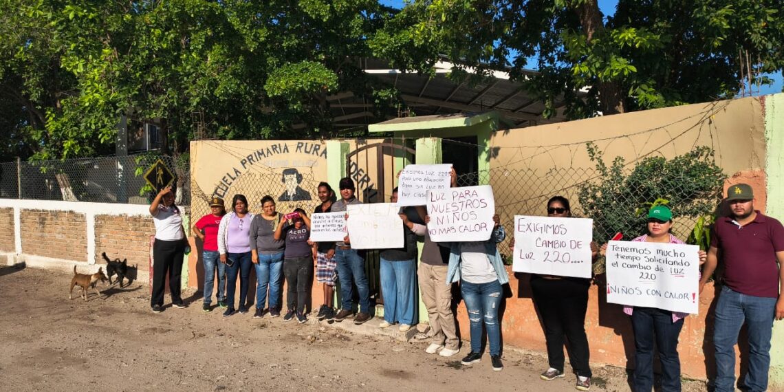 Padres de familia toman escuela en Tesila, El Fuerte y piden reconexión de energía eléctrica – NR | NOTICIAS