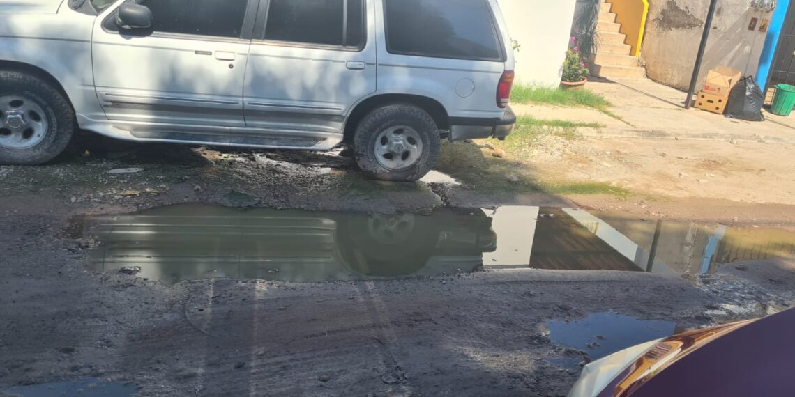 Vecinos de la colonia Palos Verdes, Los Mochis, reportan fallas en el servicio del drenaje  – NR | NOTICIAS
