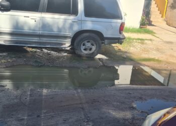 Vecinos de la colonia Palos Verdes, Los Mochis, reportan fallas en el servicio del drenaje  – NR | NOTICIAS
