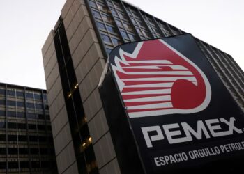 Sheinbaum afirma que su Gobierno debe pagar “la maldita deuda corrupta de Pemex”