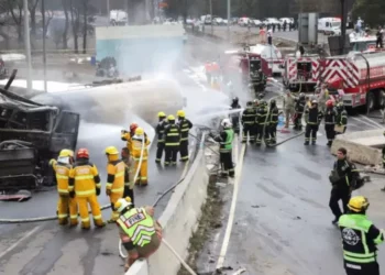 Aumentan a 14 los muertos por la explosión de una pipa de gas en Iztapalapa