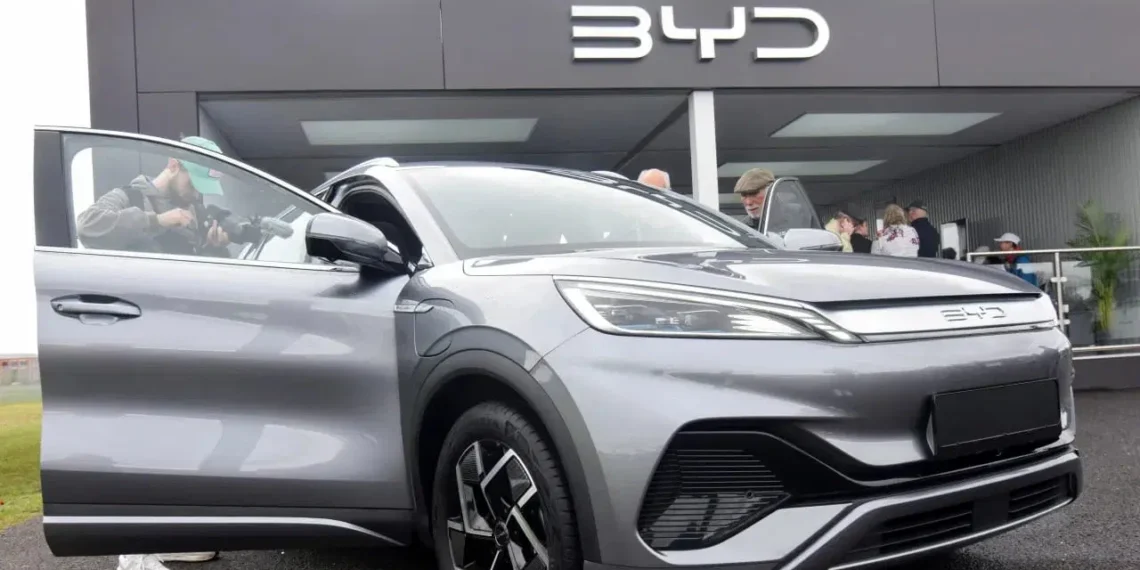 Pekín avisa de que “protegerá sus intereses” ante plan de México de gravar autos chinos