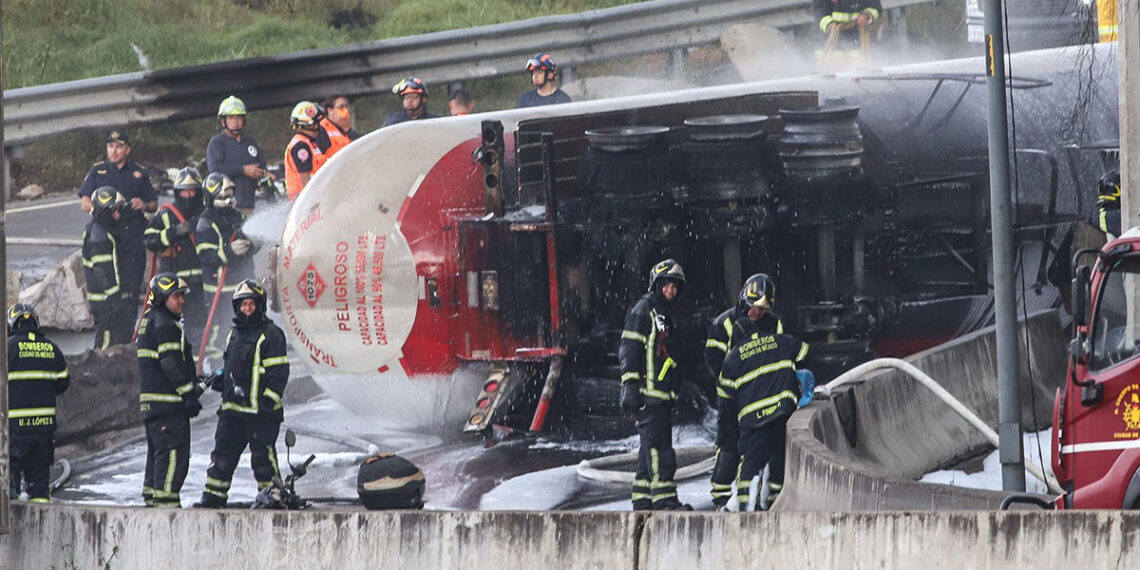 Murió el chofer de la pipa de gas que explotó en Iztapalapa