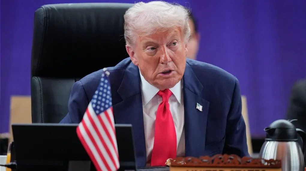 Trump: Putin debería poner fin a guerra en Ucrania en lugar de probar misiles