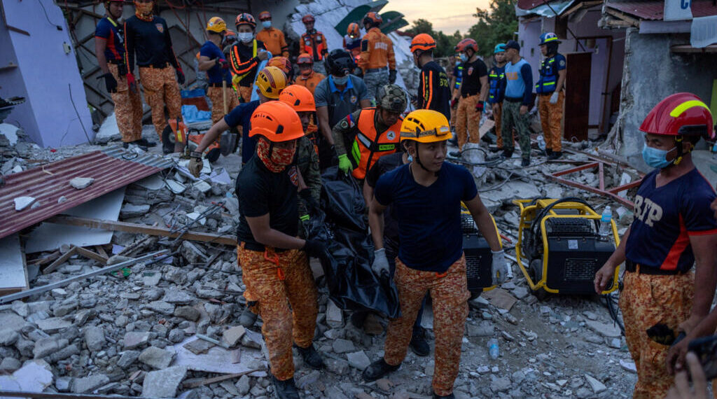 Continúa la búsqueda de sobrevivientes tras terremoto en Filipinas que ha dejado al menos 69 muertos y 200 heridos