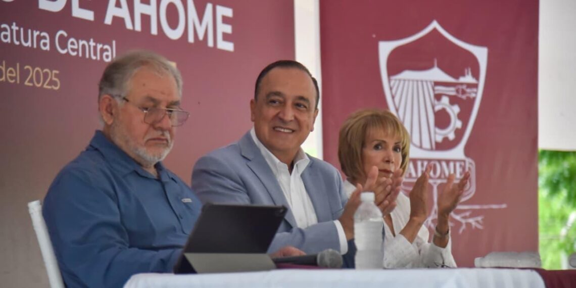 El Alcalde Antonio Menéndez cierra semana con la primera Sesión de Cabildo Abierto en Bachomobampo 1