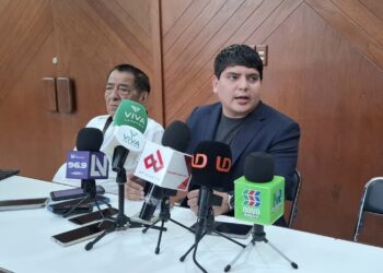 ¡Otra vez! Pedro Lobo arremete contra el cobro de estacionamientos en plazas comerciales