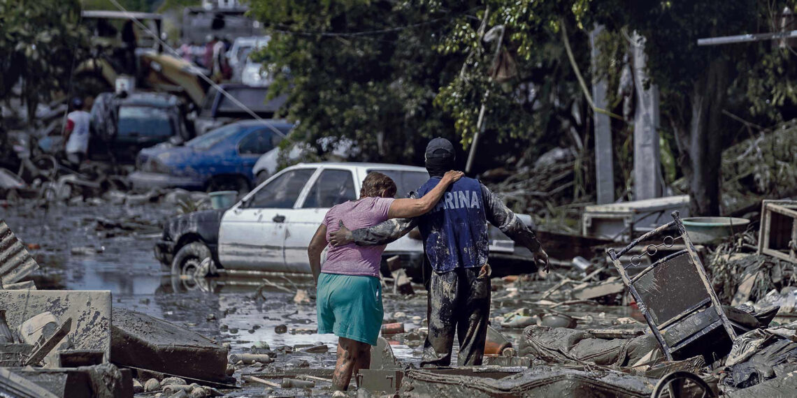 Suman 80 muertos por lluvias extraordinarias en cinco estados