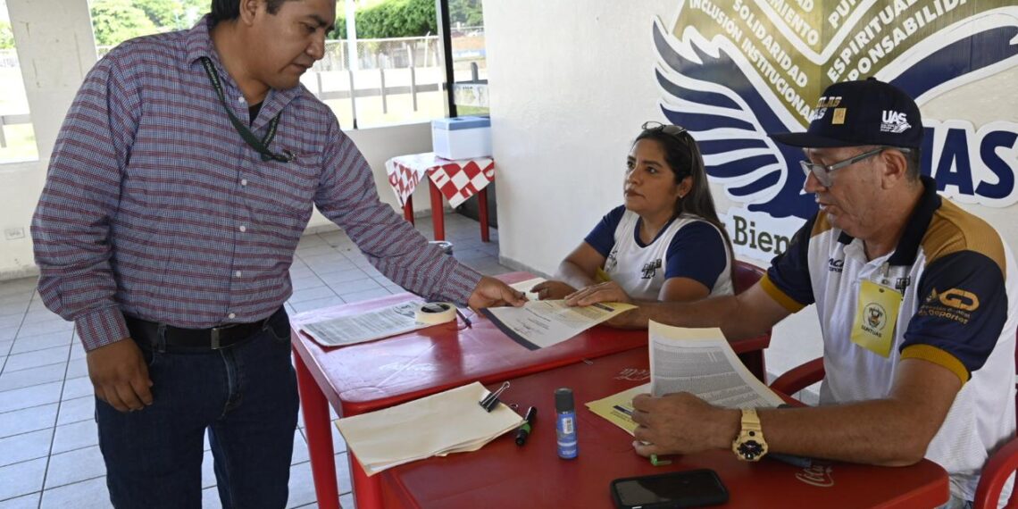 Con gran ánimo y nutrida participación, trabajadores sindicalizados activos y jubilados de la UAS acuden a ejercer su voto en la Consulta sobre la Reingeniería Normativa convocada por el SUNTUAS