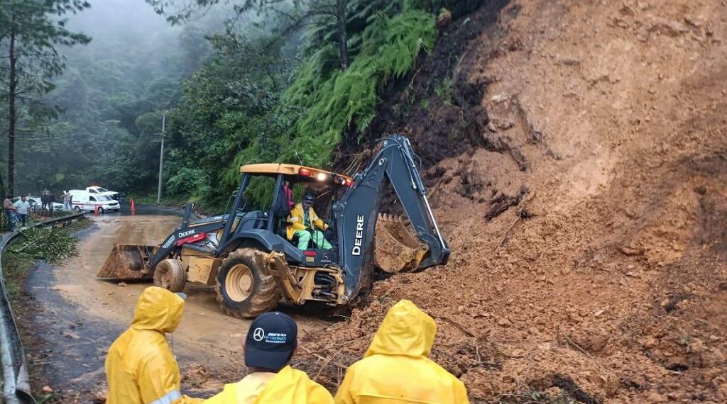 Hay 160 localidades incomunicadas tras lluvias en 5 estados: SICT