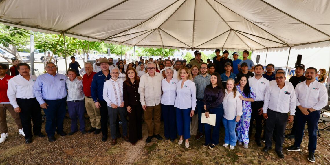 Gobernador Rocha entrega equipamiento para desarrollo profesional en la Universidad Tecnológica de Culiacán