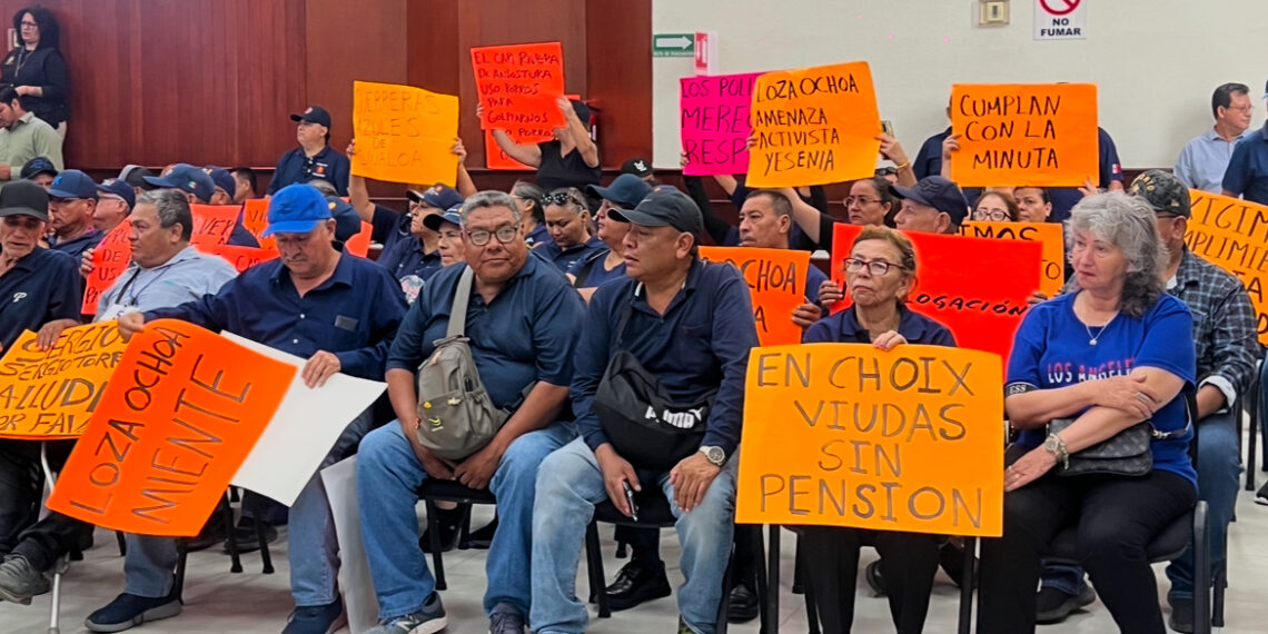 Altercado entre “Guerreros Azules” y guardias del Congreso deja un lesionad