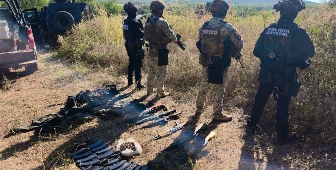 Siete agresores abatidos y arsenal asegurado en operativo al norte de Culiacán
