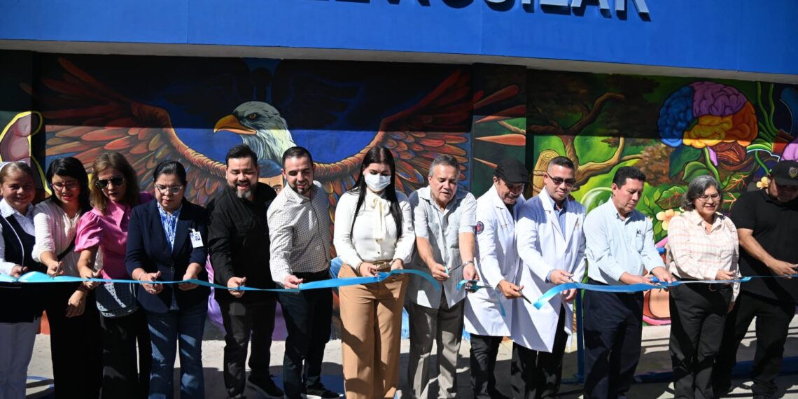 ¡Homenaje a su labor! Autoridades universitarias, con el apoyo de SUMA Sociedad Unida, inauguran en el CIDOCS el mural “Manos que curan, mentes que enseñan”