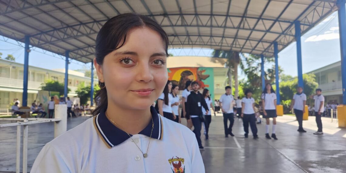 Seleccionan a María Victoria Sauceda, alumna de la Preparatoria Emiliano Zapata, como poeta destacada en el Concurso Internacional de Poesía Libre